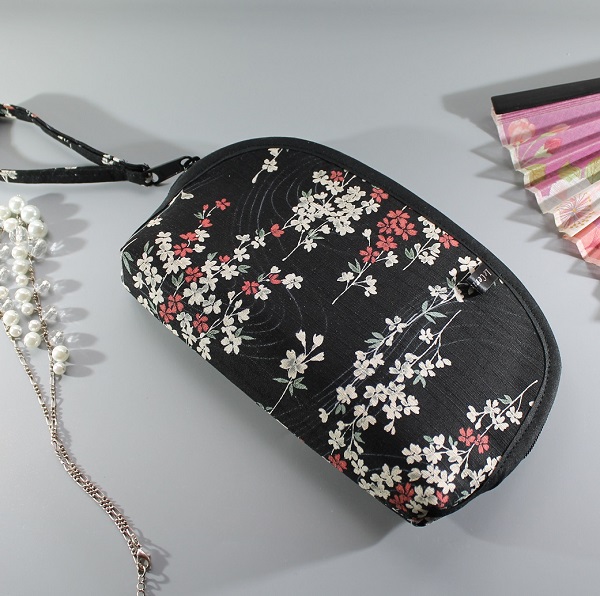 cosmetic make up pouch  - Aki black beige red